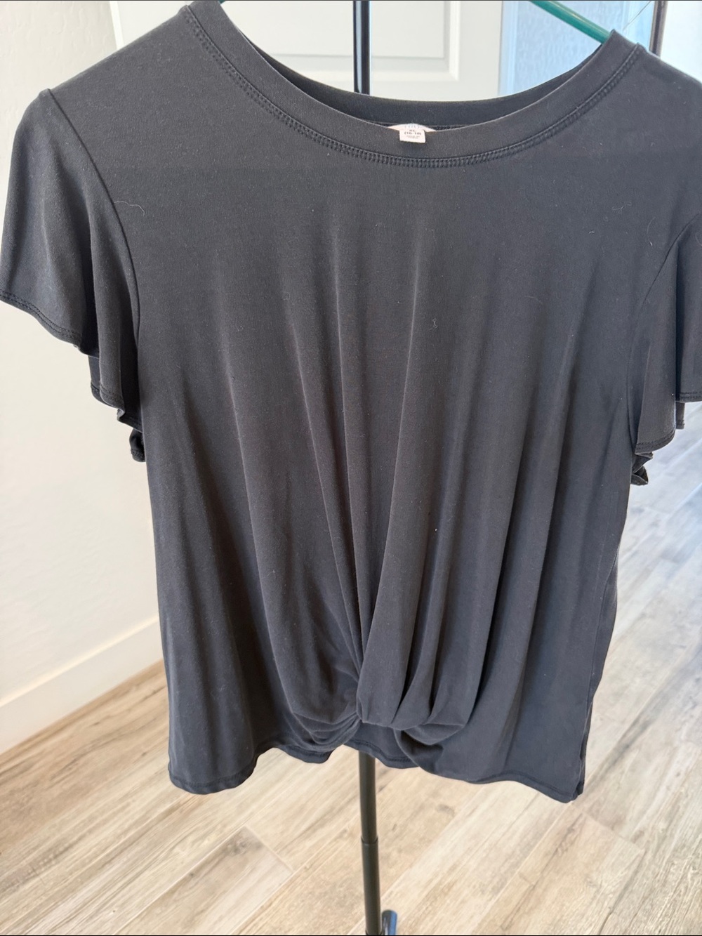 Time and Tru Twist Front Top in Black Size XL Like New